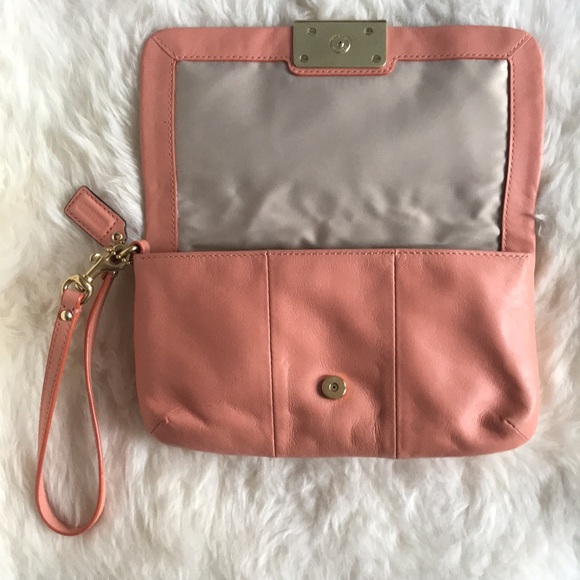 Vintage Coach magnetic clasp clutch - Picture 2 of 10